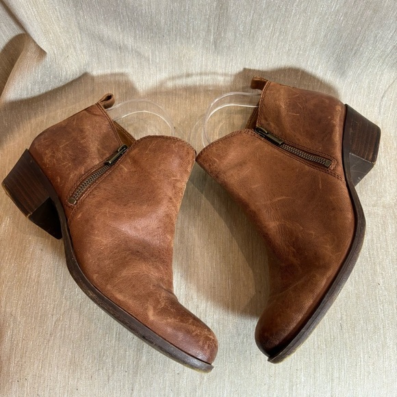 LUCKY BRAND Sz 9 Light Distressed Zipper Closure Stacked Heel Leather  Booties - Picture 4 of 10